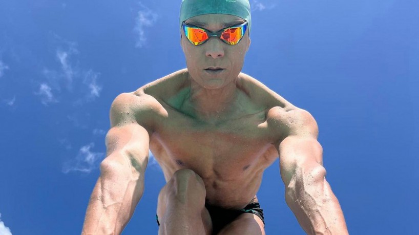 Nadador Carlos Jarbes quebrou recorde mundial dos 100m da categoria master 