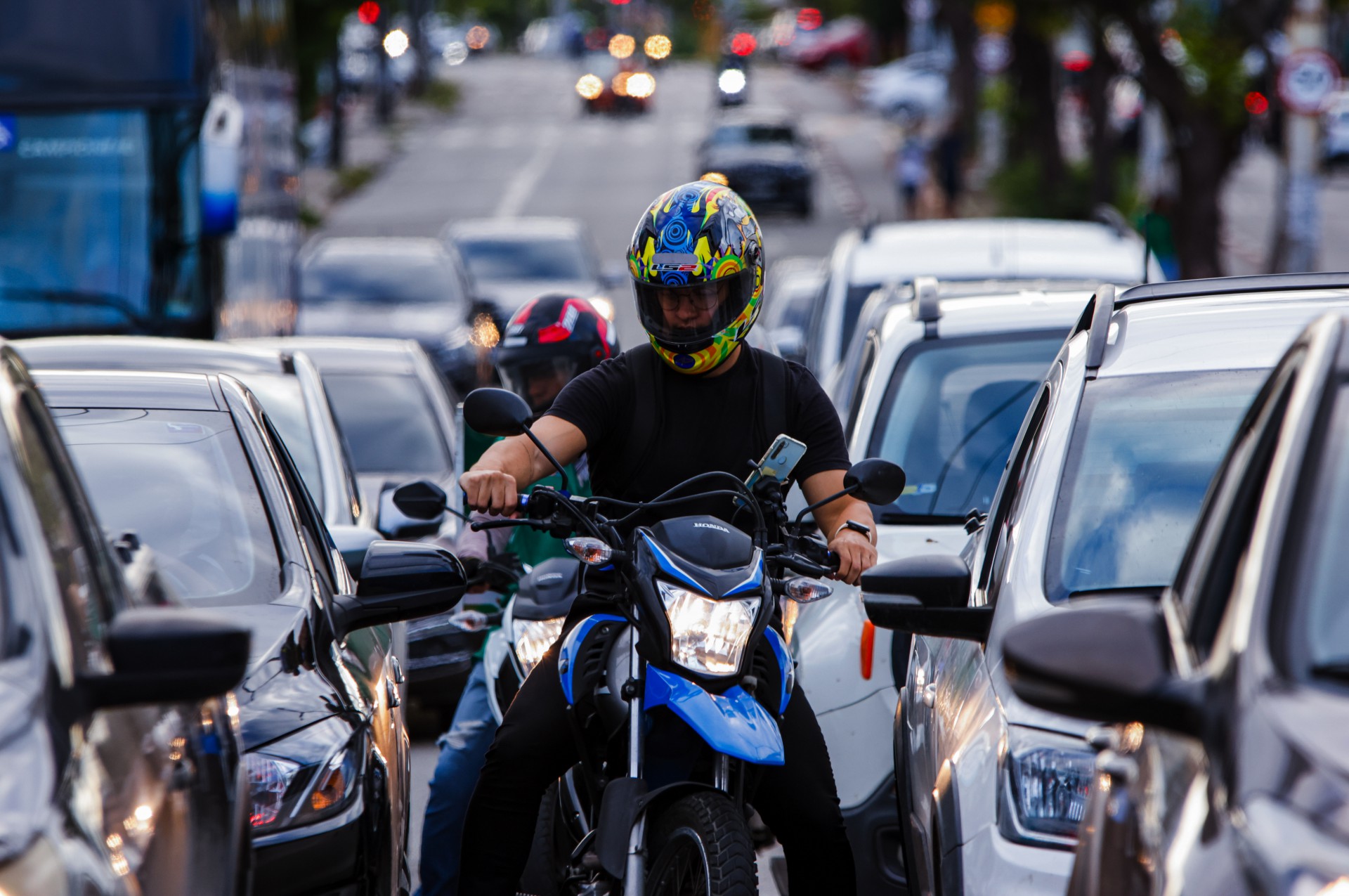 A quantidade de motocicletas nas vias brasileiras passou de 18 milhões, em 2013, para 32 milhões em 2023 - um salto de 78% em dez anos (Foto: AURÉLIO ALVES)