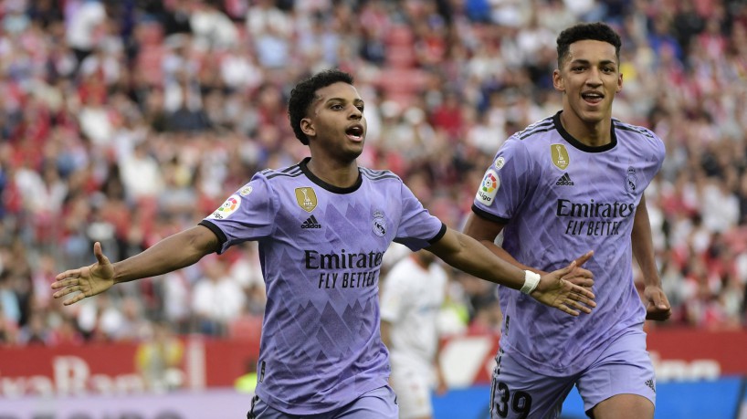 Real Madrid venceu o Sevilla de virada com dois golaços do brasileiro Rodrygo. 