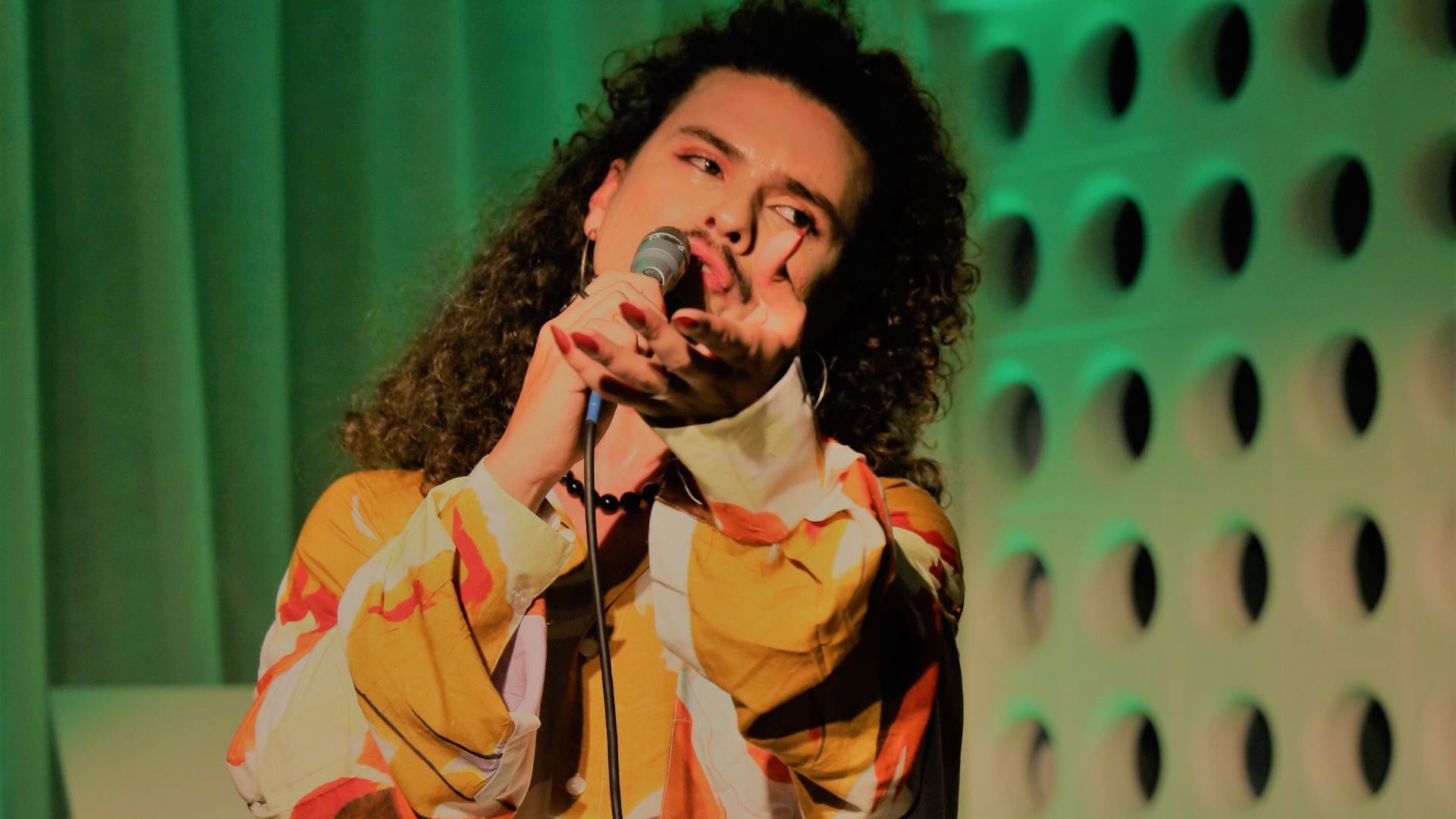 Makem Oliveira faz show com alusão ao sertão no Cineteatro São Luiz 