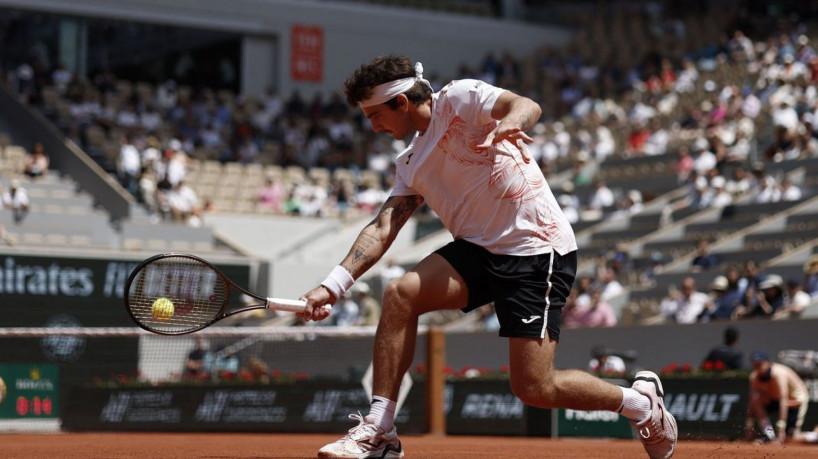 Thiago Wild supera número 2 Medvedev na estreia em Roland Garros