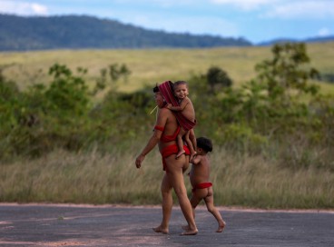 E assim, os Yanomami resistem mais um ano em sua Hutukara…