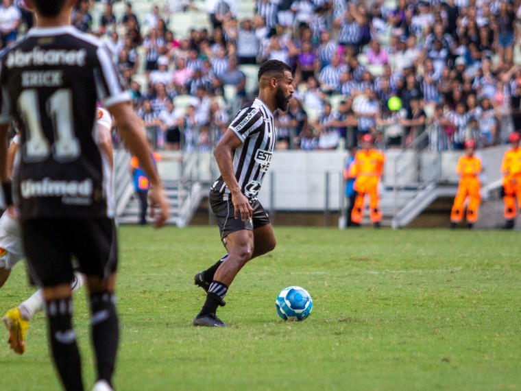 Volante Willian Maranhão no jogo Ceará x Novorizontino, na Arena Castelão, pelo Campeonato Brasileiro Série B 2023 