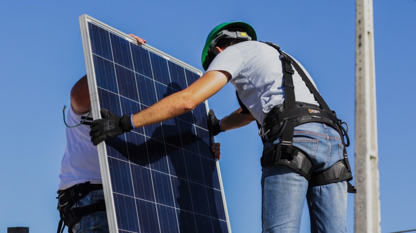 Fortaleza e Maracanaú têm projetos de eficiência energética com instalação de placas solares