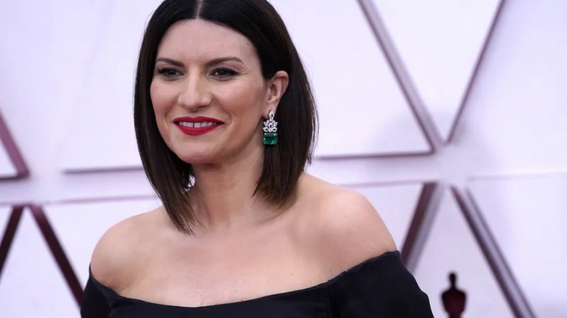Laura Pausini no tapete vermelho do Oscar 2021 
