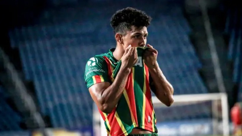 Atleta Fernando Sobral, quando ainda atuava pelo Sampaio Corrêa 