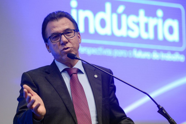 Marinho adiantou que a proje&ccedil;&atilde;o "otimista" para o ano corrente &eacute; de um saldo de cerca de 1,5 milh&atilde;o de empregos com carteira assinada.