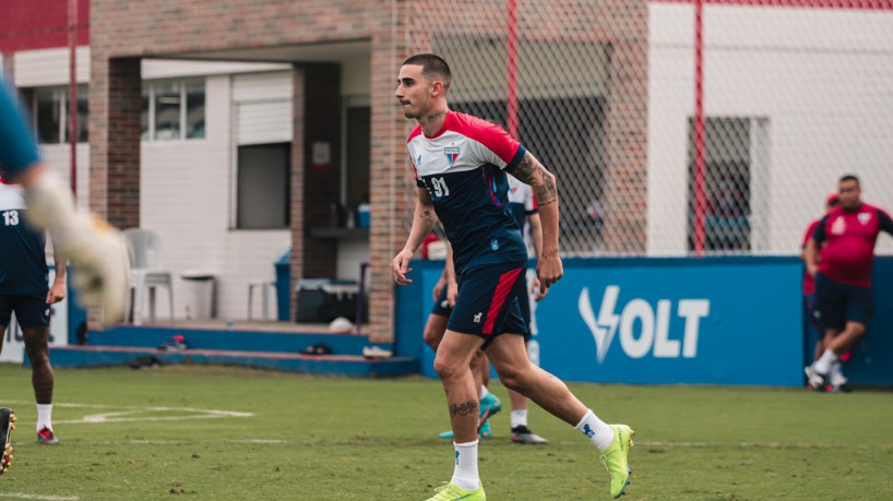 Atacante Thiago Galhardo em treino do Fortaleza no Centro de Excelência Alcides Santos, no Pici