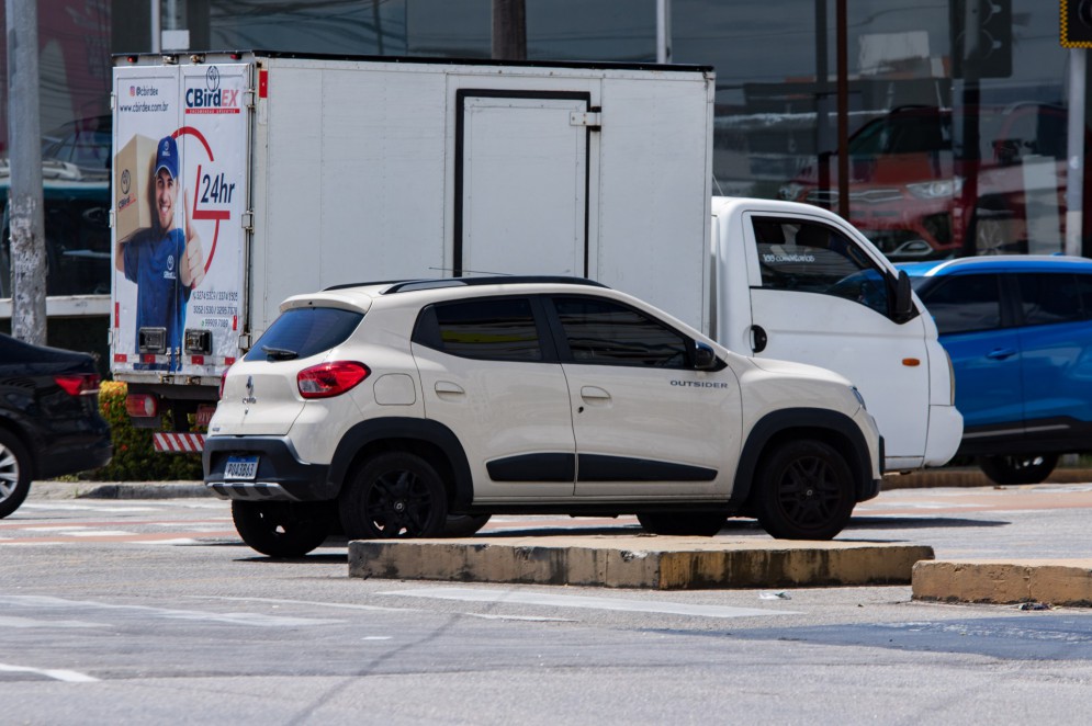 FORTALEZA, CEARÁ, BRASIL, 05-06-2023: Taxista pedem reajuste de 22% na tarifa e Governo tem projeto de baixar o preço de carros populares. (Foto: Samuel Setubal)