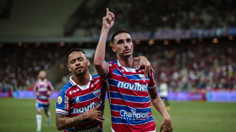 Atacante Thiago Galhardo comemora gol no jogo Fortaleza x Vasco, na Arena Castelão, pelo Campeonato Brasileiro Série A 2023