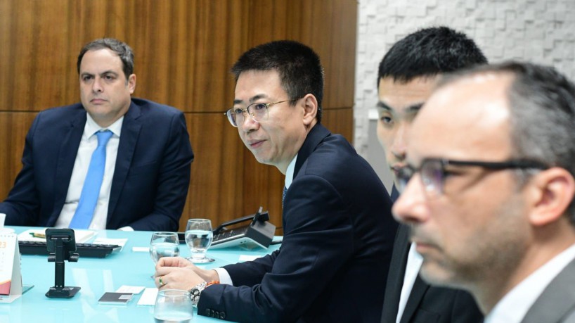 Representantes do Consulado da China e executivos do grupo chinês CGN Brazil Energy negociam financiamentos com o BNB