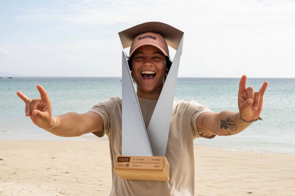 Atleta cearense Mikaili Sol é líder do ranking mundial de duas categorias do kitesurf