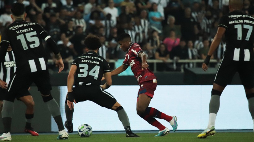 Partida entre Botafogo e Fortaleza pelo Campeonato Brasileiro Série A 2023