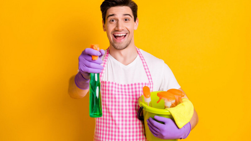Truques de limpeza tornam a rotina mais simples (Imagem: Roman Samborskyi | Shutterstock)