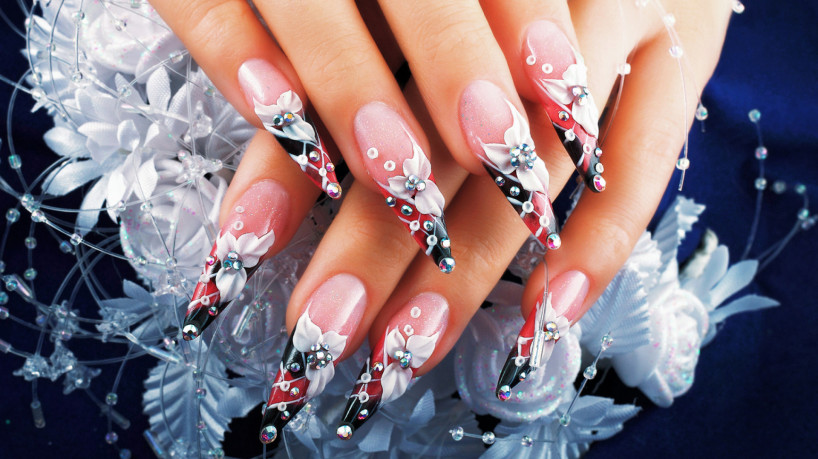 Unhas decoradas têm feito bastante sucesso e conquistado mulheres de todas as idades (Imagem: berezandr | Shutterstock)