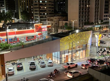 Pra&ccedil;a Doutor Ant&ocirc;nio Prudente, j&aacute; apelidada de Pra&ccedil;a da Energia, &eacute; local da nova sede do Grupo P Melo 