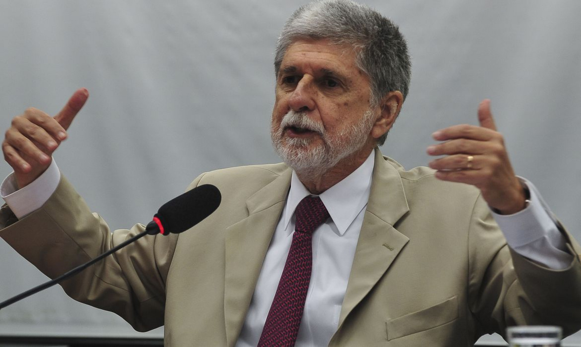 O ministro da Defesa, Celso Amorim, fala sobre a política de defesa brasileira em audiência pública na Comissão de Relações Exteriores da Câmara (Antonio Cruz/Agência Brasil)