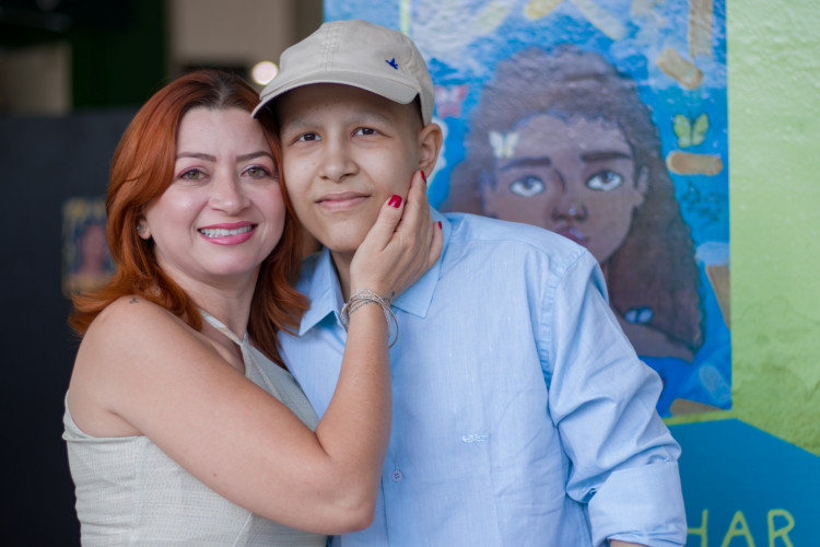 FORTALEZA, CEARÁ, BRASIL, 15-06-2023: Unifor recebe a mostra "Meu olhar através do espelho de Daniel Lessa, adolescente de 15 anos em tratamento contra um câncer.  (Foto: Samuel Setubal)