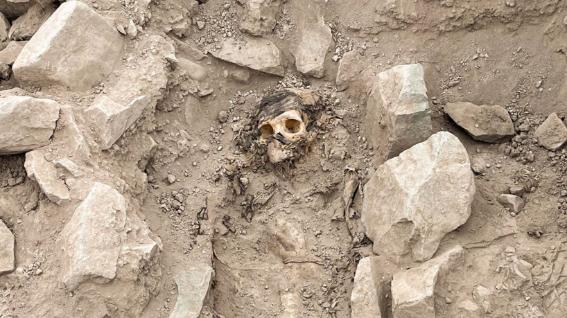 Arqueólogos no Peru encontram múmia de 3 mil anos em Lima