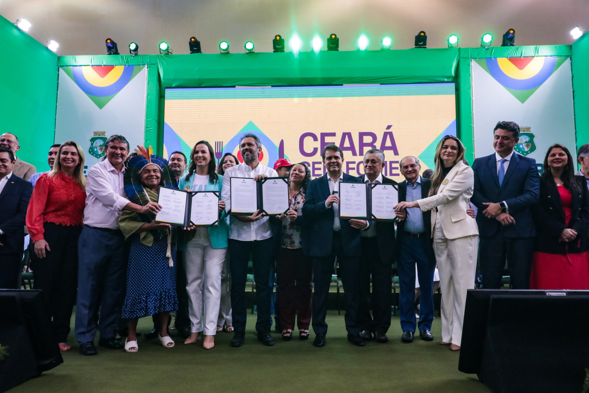 Lançamento do Pacto por um Ceará sem fome no Centro de Eventos (Foto: Samuel Setubal)