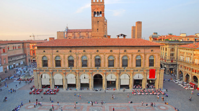 Emblemática e cosmopolita, a cidade se traduz em arte, história e aromas (Imagem: claudio zaccherini | Shutterstock)