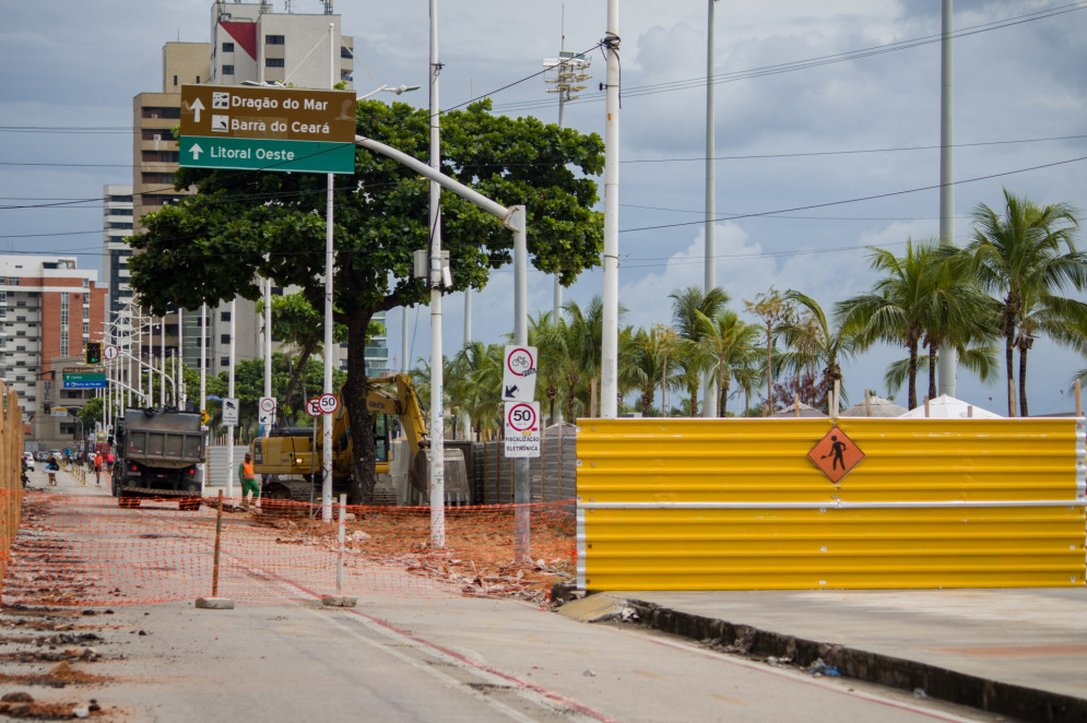FORTALEZA, CEARÁ, BRASIL, 17-06-2023: Movimentação e obras no Calçadão da Praia de Iracema. (Foto: Samuel Setubal)(Foto: Samuel Setubal)