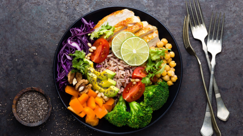 Um prato nutritivo é colorido (Imagem: Sea Wave | Shutterstock)