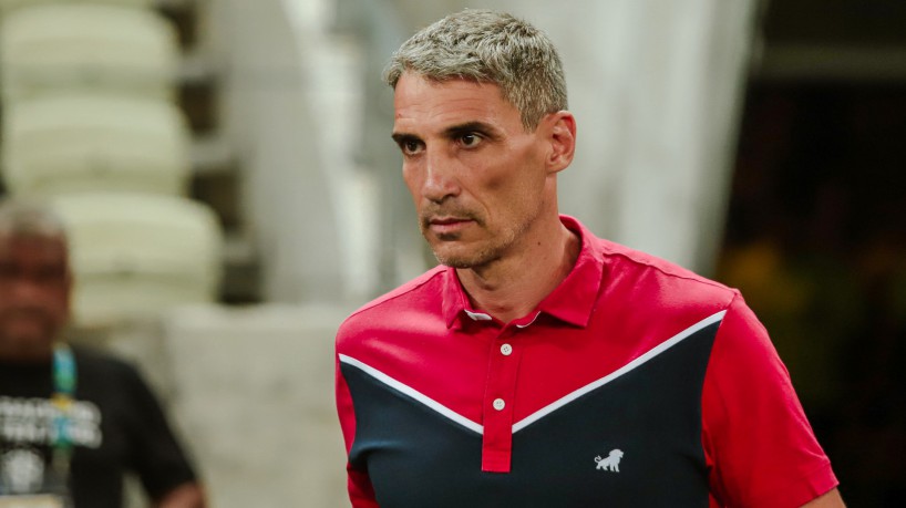 Técnico Juan Pablo Vojvoda no jogo Fortaleza x Palmeiras, na Arena Castelão, pela Copa do Brasil 2023