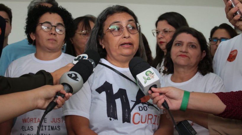 Suderli Pereira, mãe de Jardel Lima dos Santos, assassinado aos 17 anos na Chacina do Curió, deu entrevista coletiva antes do início do júri popular nesta terça-feira, 20