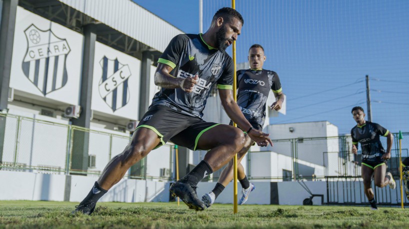 Volante Willian Maranhão em treino do Ceará no estádio Carlos de Alencar Pinto, em Porangabuçu