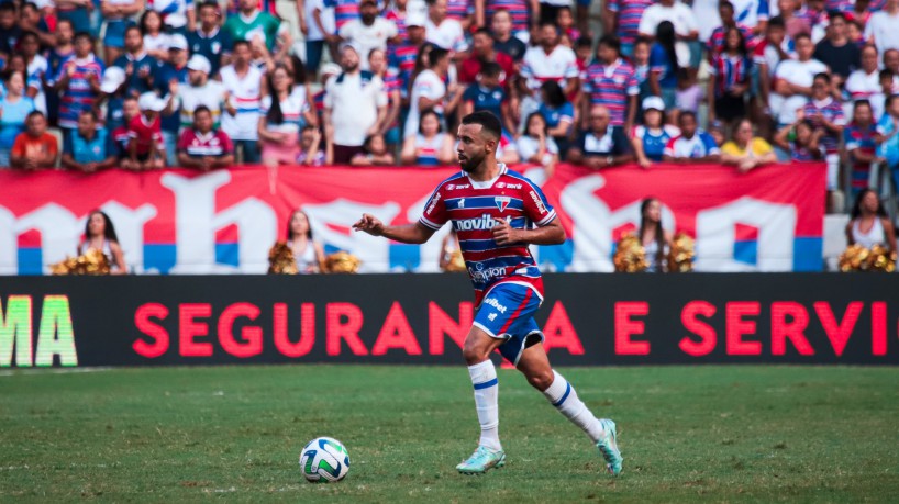 Volante Caio Alexandre no jogo Fortaleza x Bahia, na Arena Castelão, pelo Campeonato Brasileiro Série A 2023