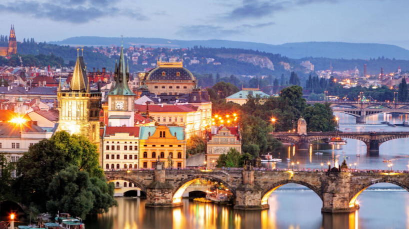 Conheça o charme das cidades europeias na República Tcheca (Imagem: TTstudio  ShutterStock)