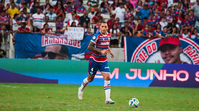 Zagueiro Titi no jogo Fortaleza x Bahia, na Arena Castelão, pelo Campeonato Brasileiro Série A 2023