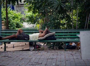 Arquiteturas hostis à presença e ao descanso de pessoas em situação de rua viraram o centro de um debate no Brasil.