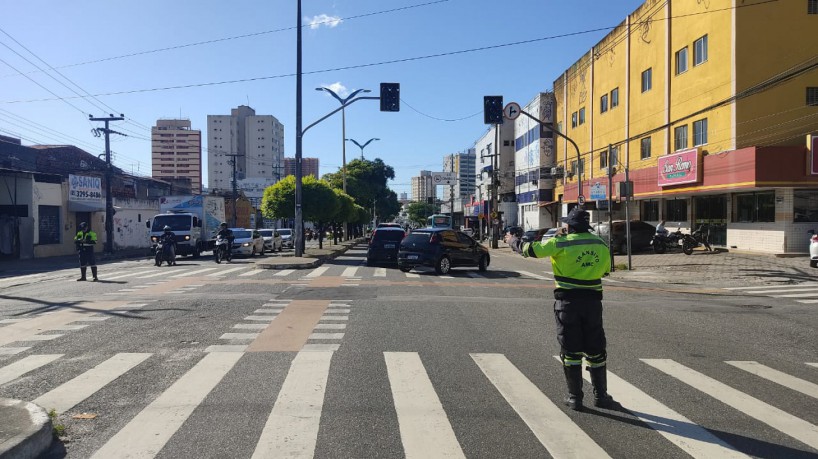 Furto de cabos causou pane na rede semafórica da avenida Domingos Olímpio, na manhã desta quinta-feira, 22, em Fortaleza