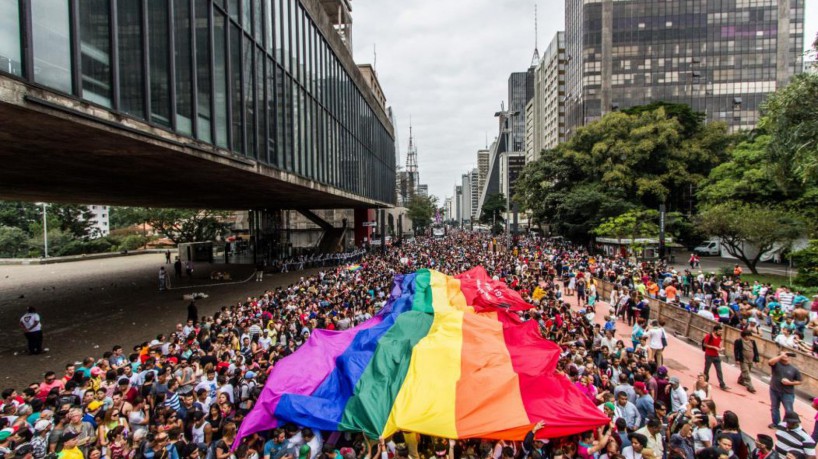 Em todo o território brasileiro, paradas da diversidade celebram existência, memória e luta da Comunidade LGBTQIAPN+; confira quais cidades realizarão o evento 
