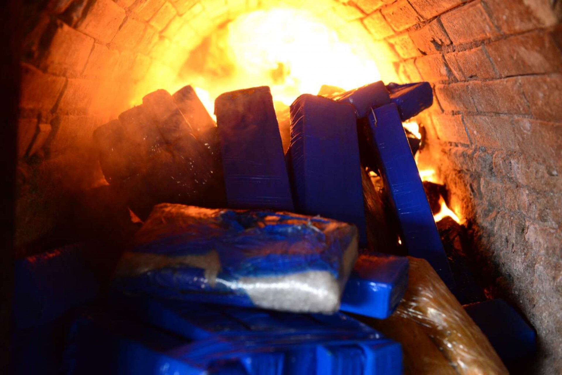 Mais de 1,5 tonelada de drogas apreendidas é incinerada, em Aquiraz