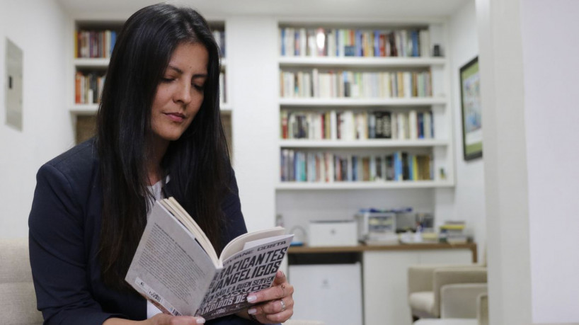 23/06/2023 - Niterói (RJ),  Foto feita em 19/06/2023 - A pesquisadora de religiões e pastora pentecostal Viviane Costa, autora de livro sobre os traficantes e a fé evangélica.  Foto: Fernando Frazão/Agência Brasil