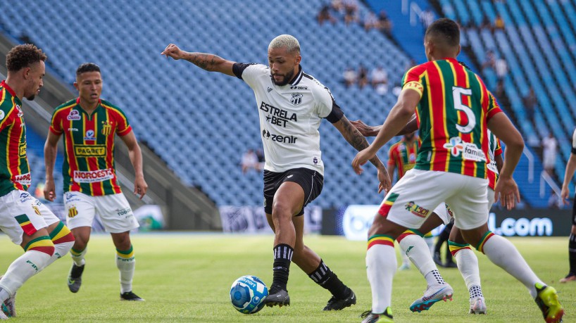 Sampaio Corrêa e Ceará se enfrentaram neste domingo, 25, pela Série B. 
