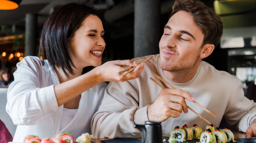 Cuidados com a alimentação contribui para evitar quadro de retenção de líquido (Imagem: LightField Studios | Shutterstock)