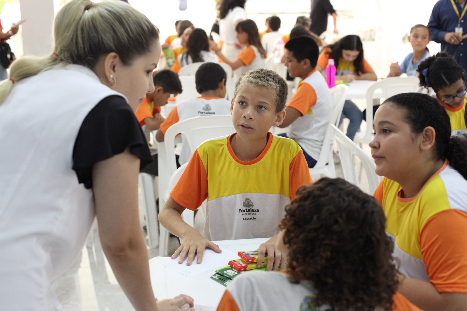 A exposição sobre a história de Fortaleza recebeu, na manhã desta terça-feira, 27, estudantes da Escola Municipal Godofredo de Castro Filho, no bairro Cais do Porto