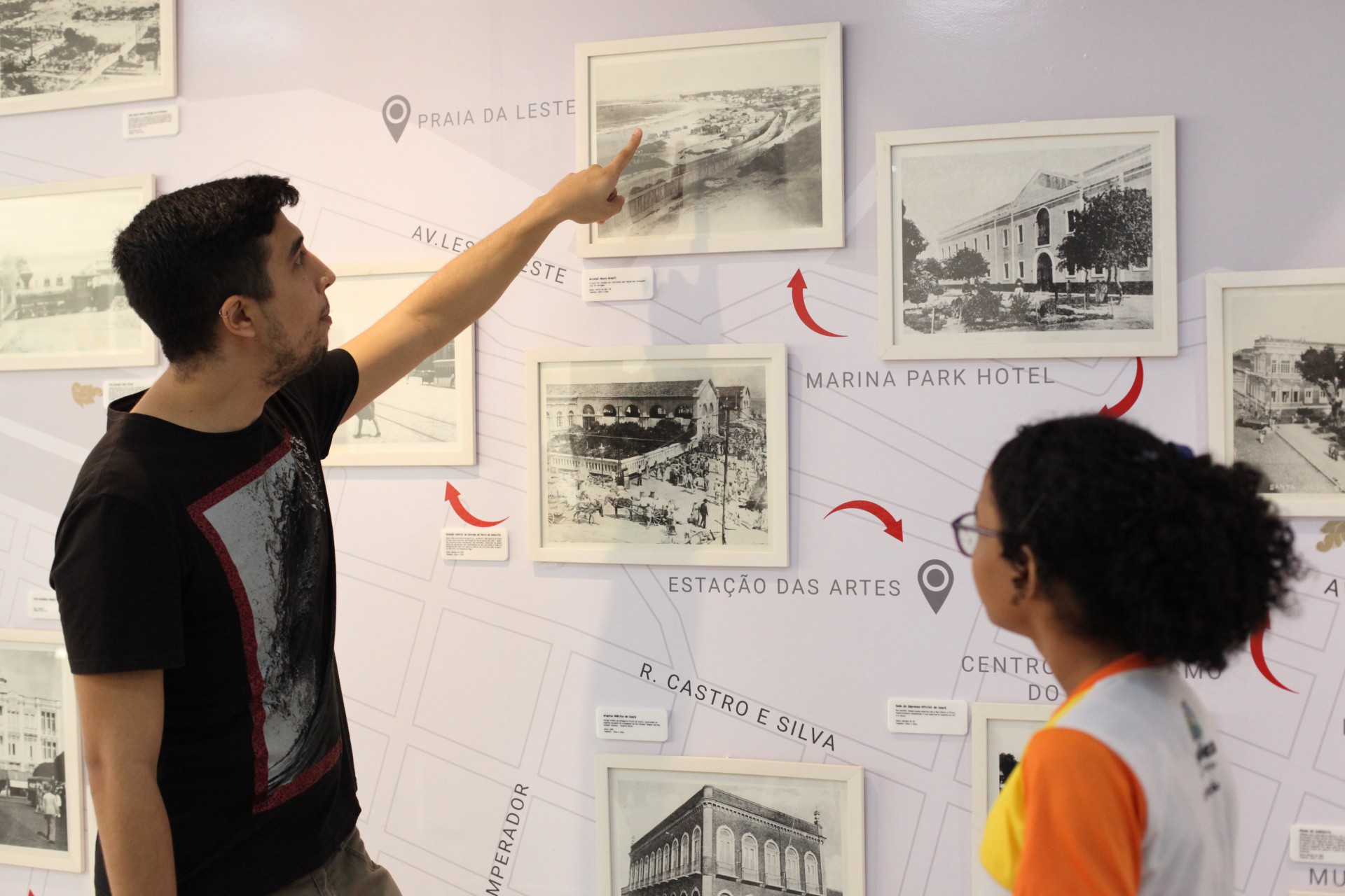 A exposição sobre a história de Fortaleza recebeu, na manhã desta terça-feira, 27, estudantes da Escola Municipal Godofredo de Castro Filho, no bairro Cais do Porto