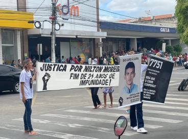 ￼FAMILIARES fizeram manifestação nas ruas de Iguatu cobrando Justiça 