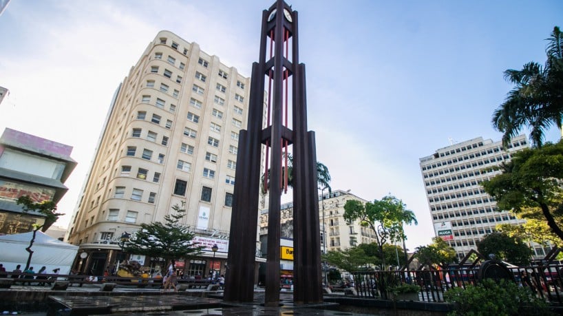 Praças de Fortaleza que precisam de reformas para reparos. Na foto, a Praça do Ferreira, no centro de Fortaleza 