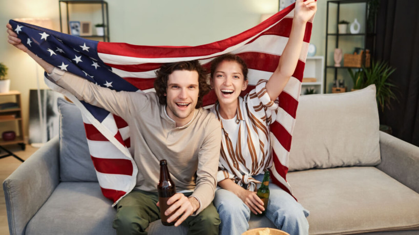 Assista essas produções e mergulhe no marco histórico de 1776 (Imagem: Reprodução Digital | SeventyFour)