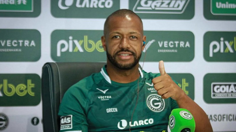 Zagueiro Sidnei quando ainda vestia a camisa do Goiás