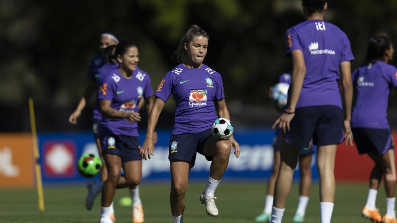 Seleção brasileira treina para a Copa do Mundo Feminina