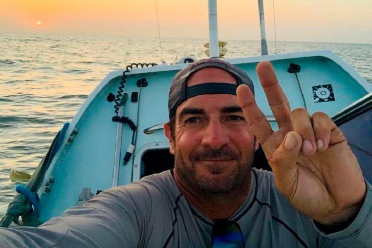 O remador estadunidense Aaron Carotta foi localizado por um dos avi&otilde;es que buscam por David e Zachary(Foto: Reprodu&ccedil;&atilde;o/Facebook)