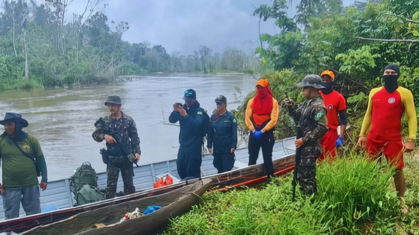 Corpo de Bombeiros Militar de Roraima conclui missão de buscas pelo corpo de uma criança indígena em terra yanomami. Foram 03 dias de buscas pelo corpo de uma menina indígena de 07 anos, na região do rio Parima. Foto: CBMRR/Instagram