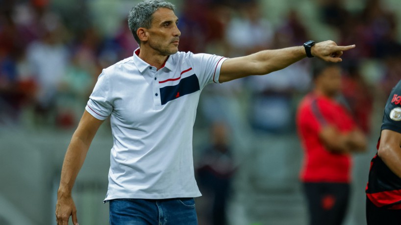 Juan Pablo Vojvoda em partida do Fortaleza